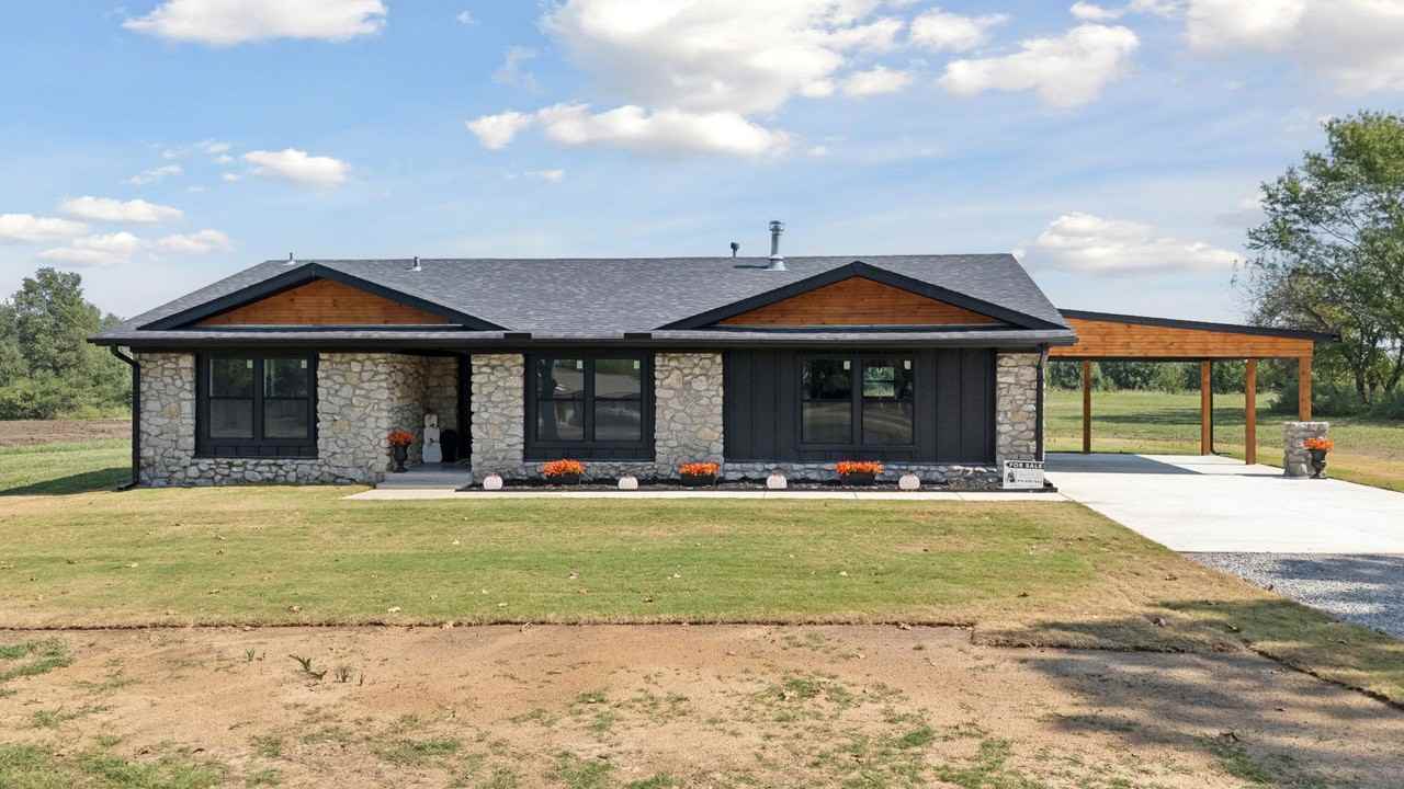 11325 11325 N 123rd Ave - Photo 2 of 39