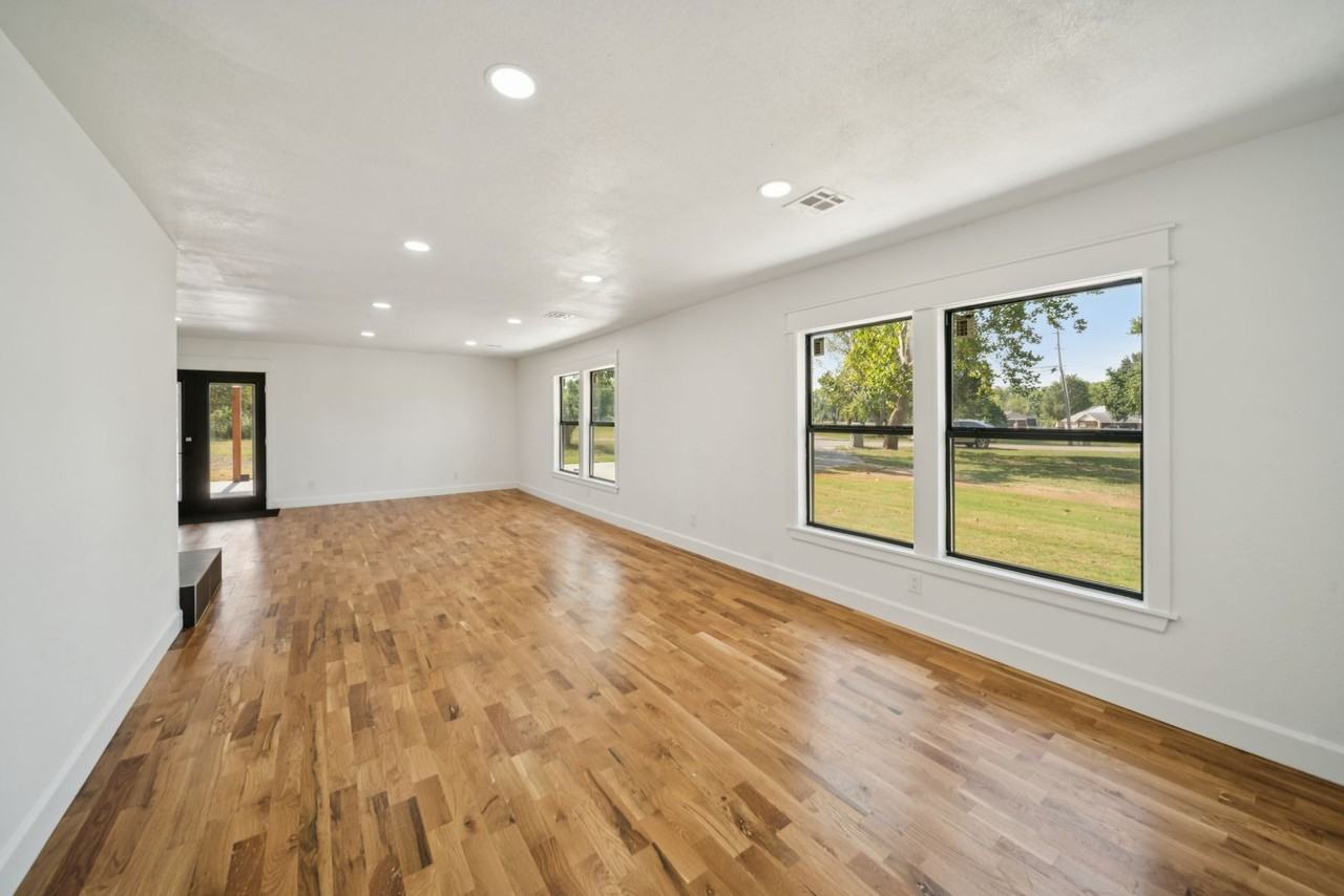 11325 11325 N 123rd Ave - Photo 7 of 39