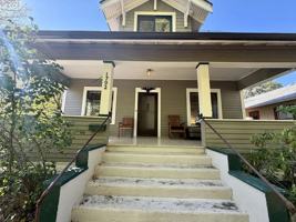 featured image of 1702 Cedar St