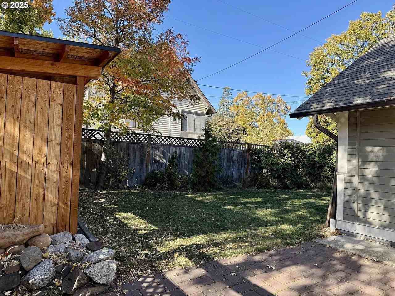 1702 Cedar St - Photo 4 of 27