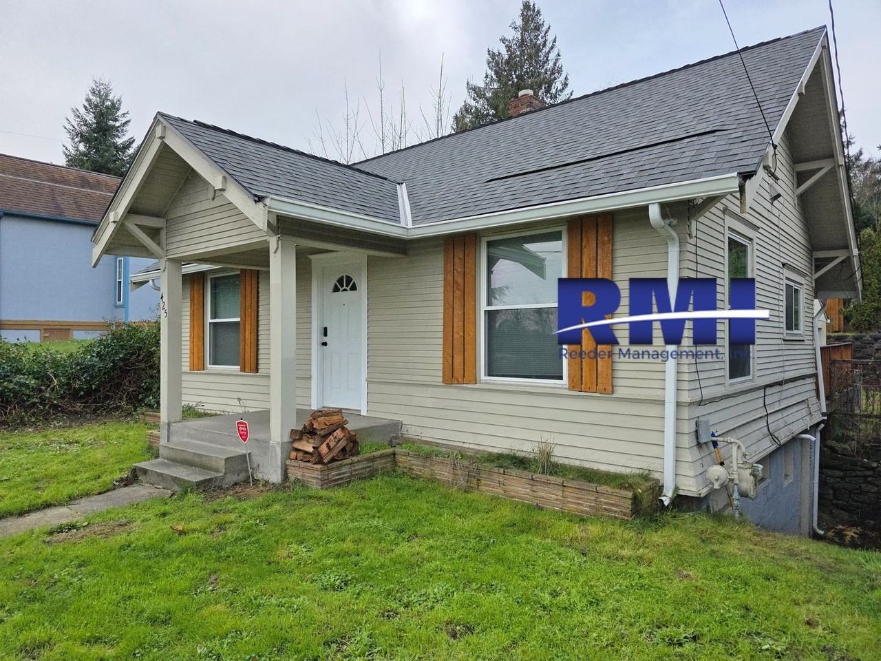 425 S Summit Ave - Photo 2 of 10