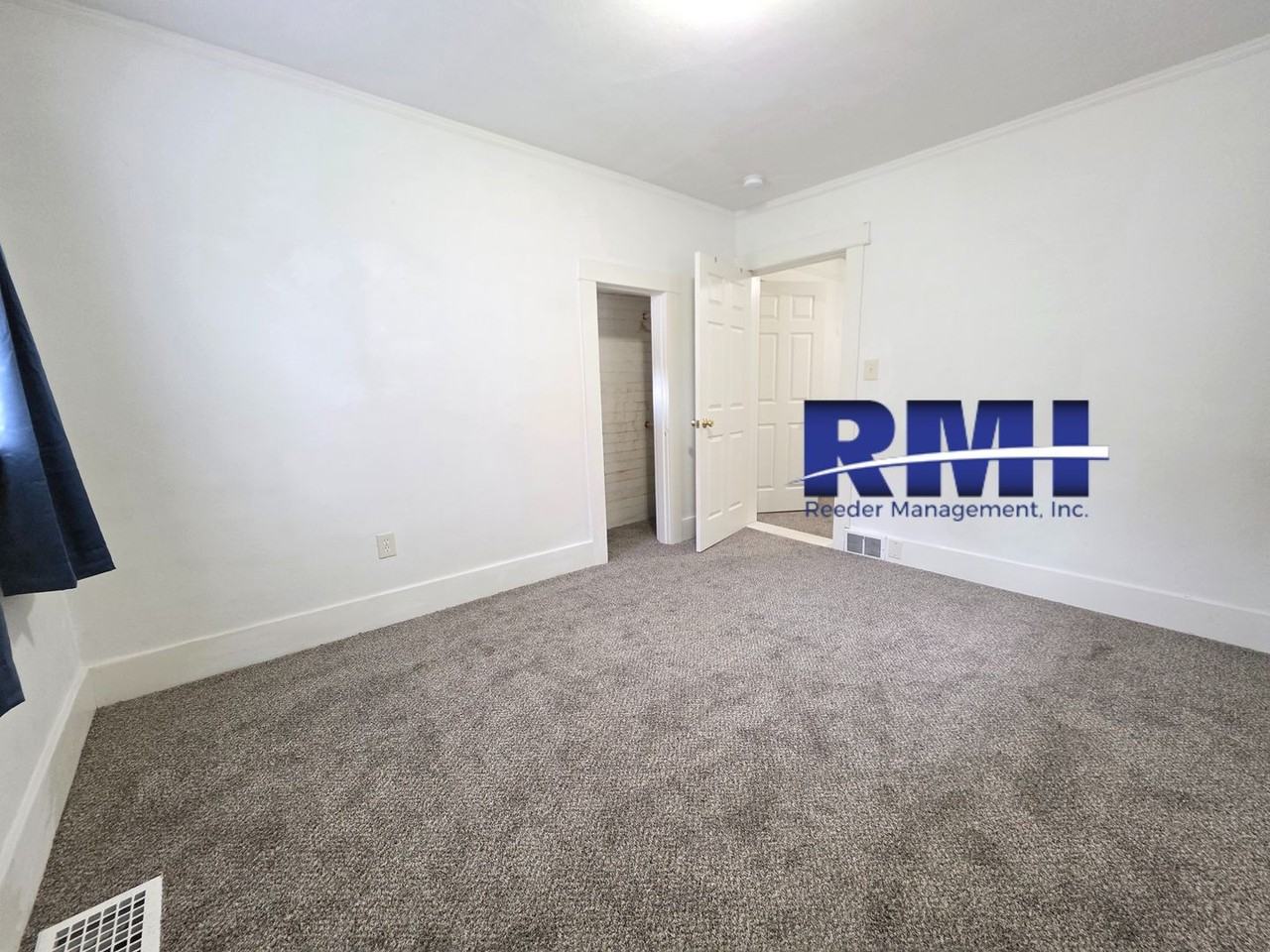 425 S Summit Ave - Photo 3 of 10