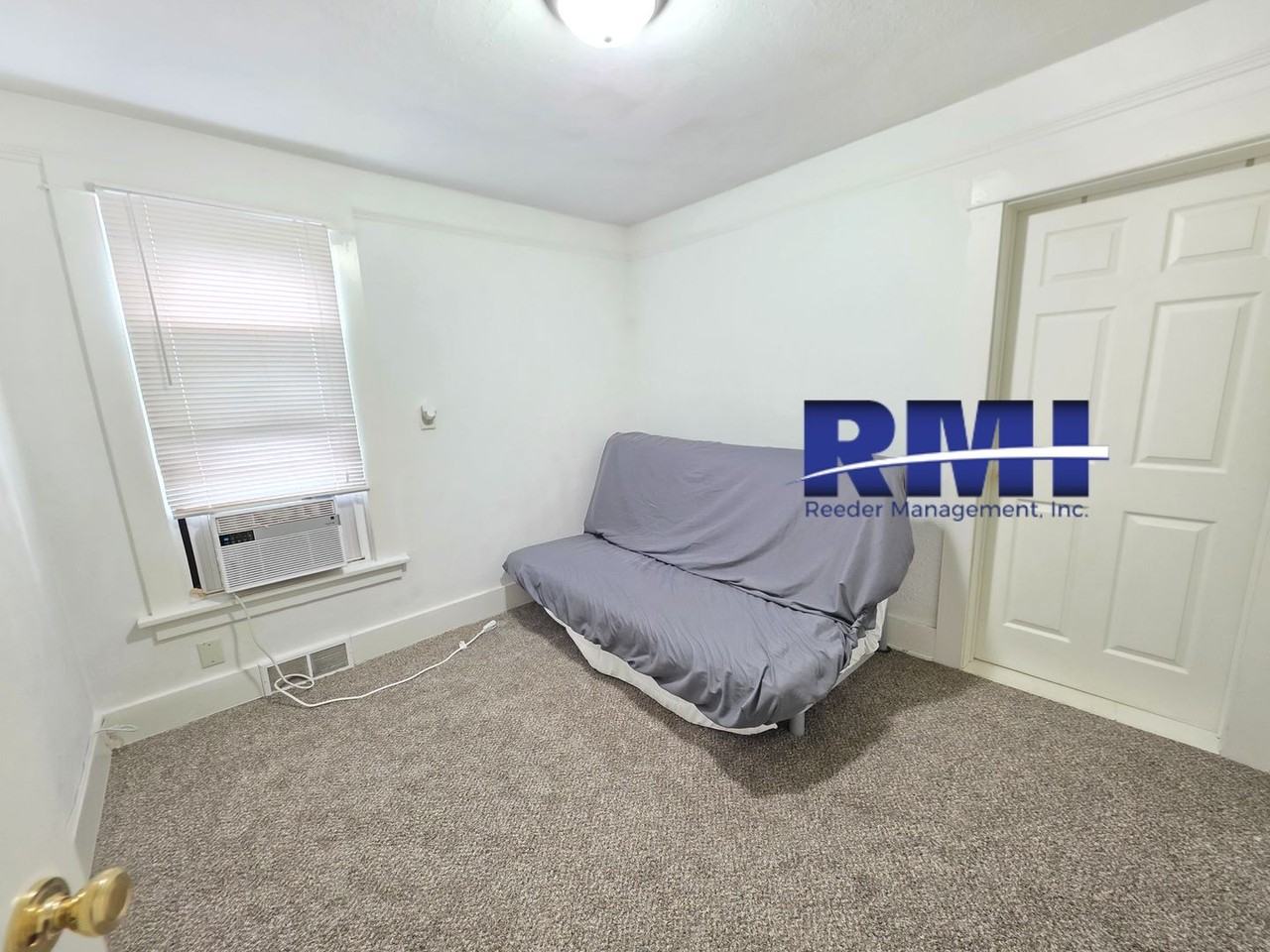 425 S Summit Ave - Photo 4 of 10