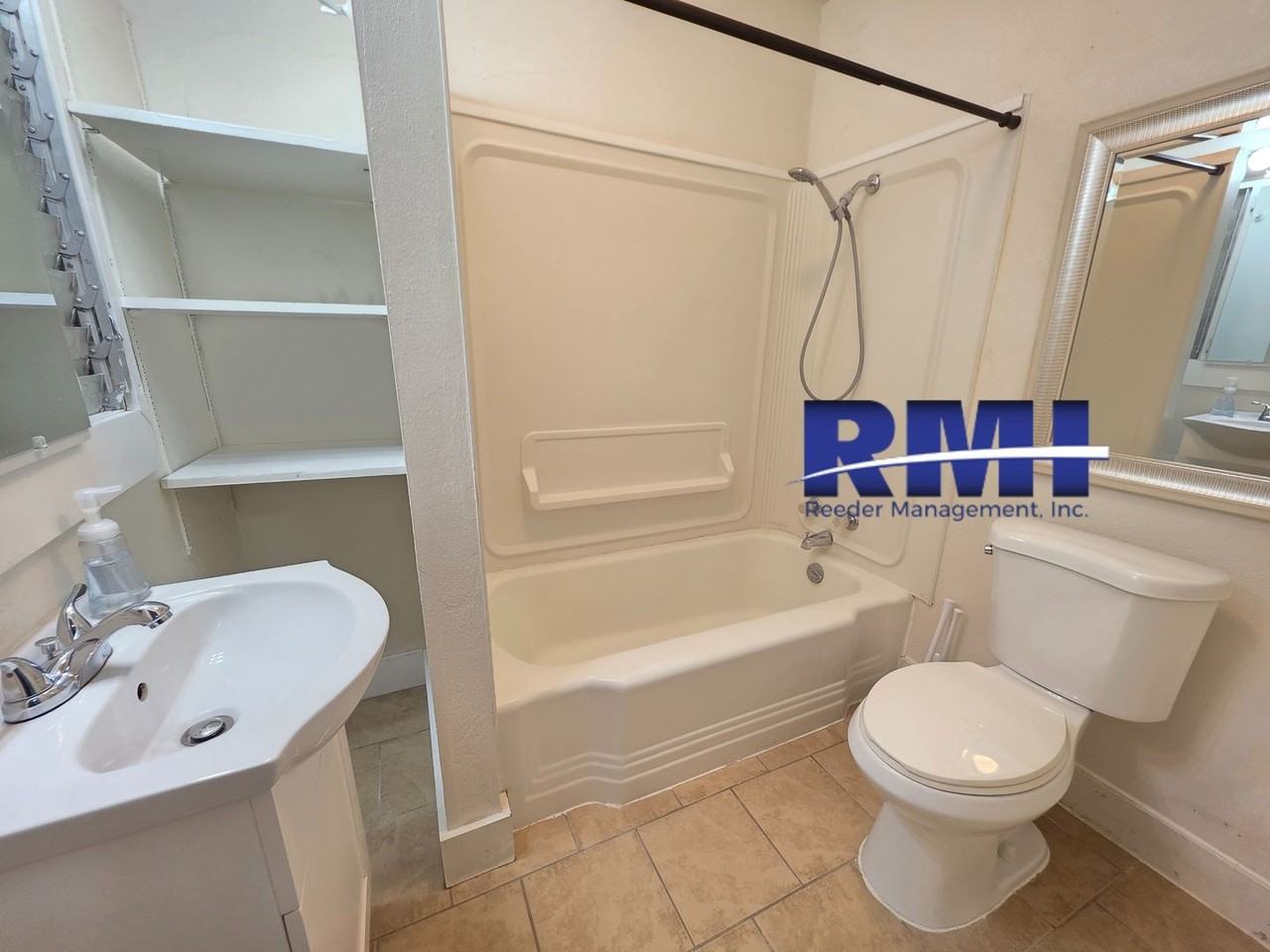 425 S Summit Ave - Photo 5 of 10