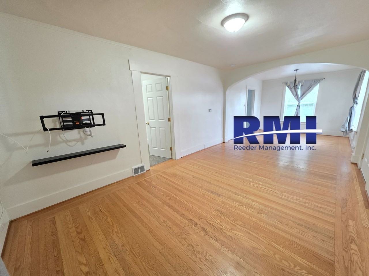 425 S Summit Ave - Photo 6 of 10