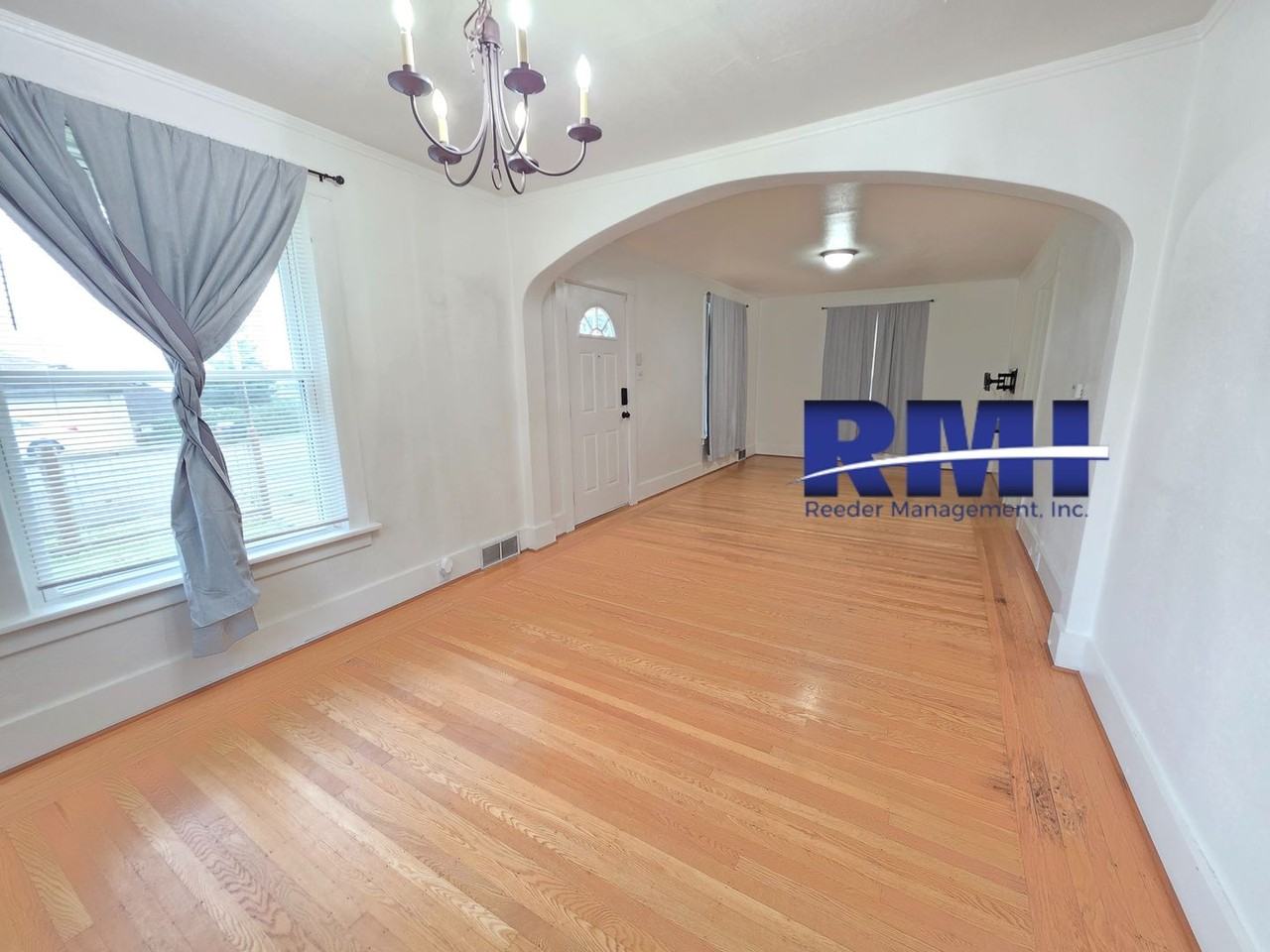 425 S Summit Ave - Photo 7 of 10