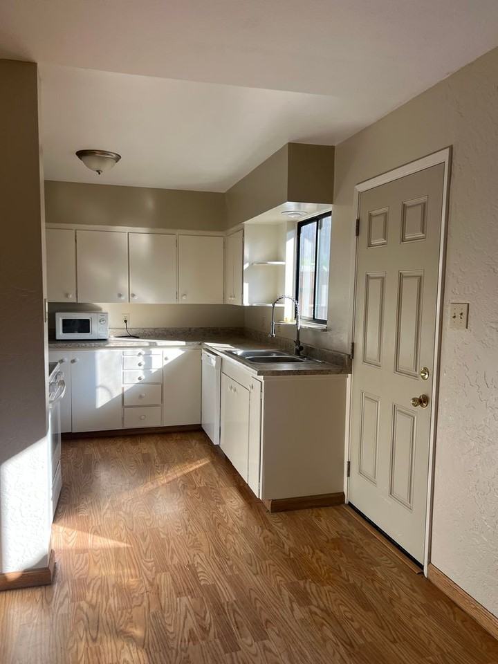 116 Park Ave - Photo 3 of 18