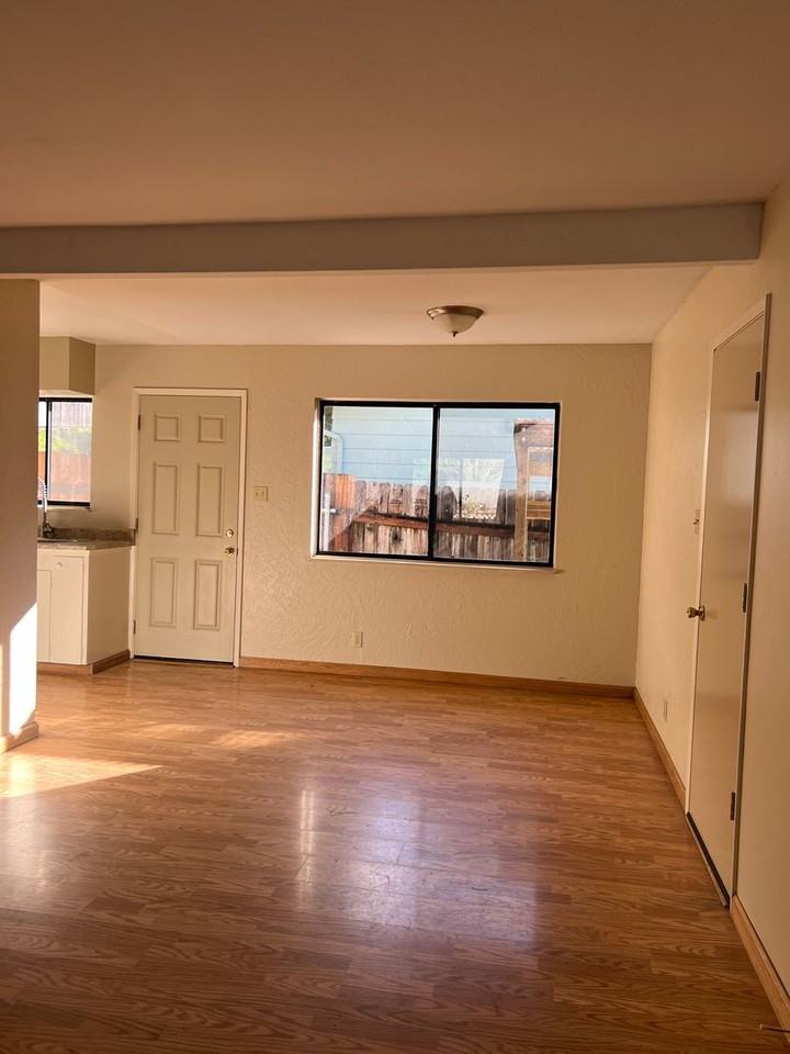 116 Park Ave - Photo 4 of 18