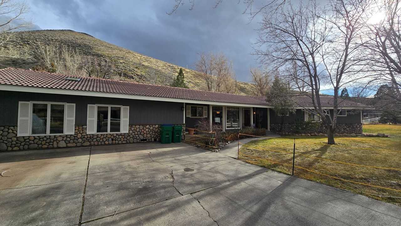 22882 Carriage Dr - Photo 2 of 50