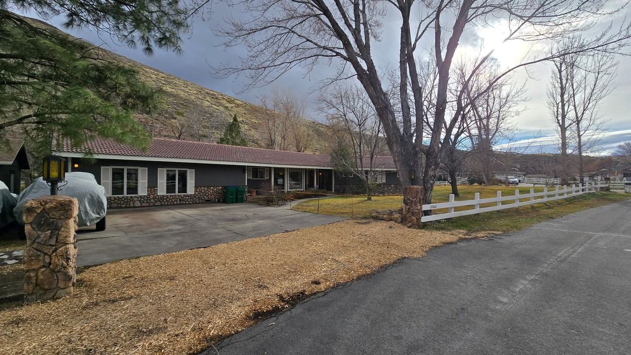 22882 Carriage Dr - Photo 3 of 50