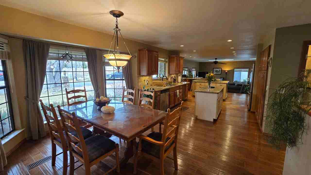 22882 Carriage Dr - Photo 5 of 50