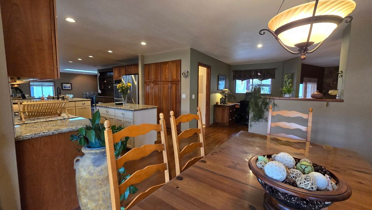 22882 Carriage Dr - Photo 6 of 50