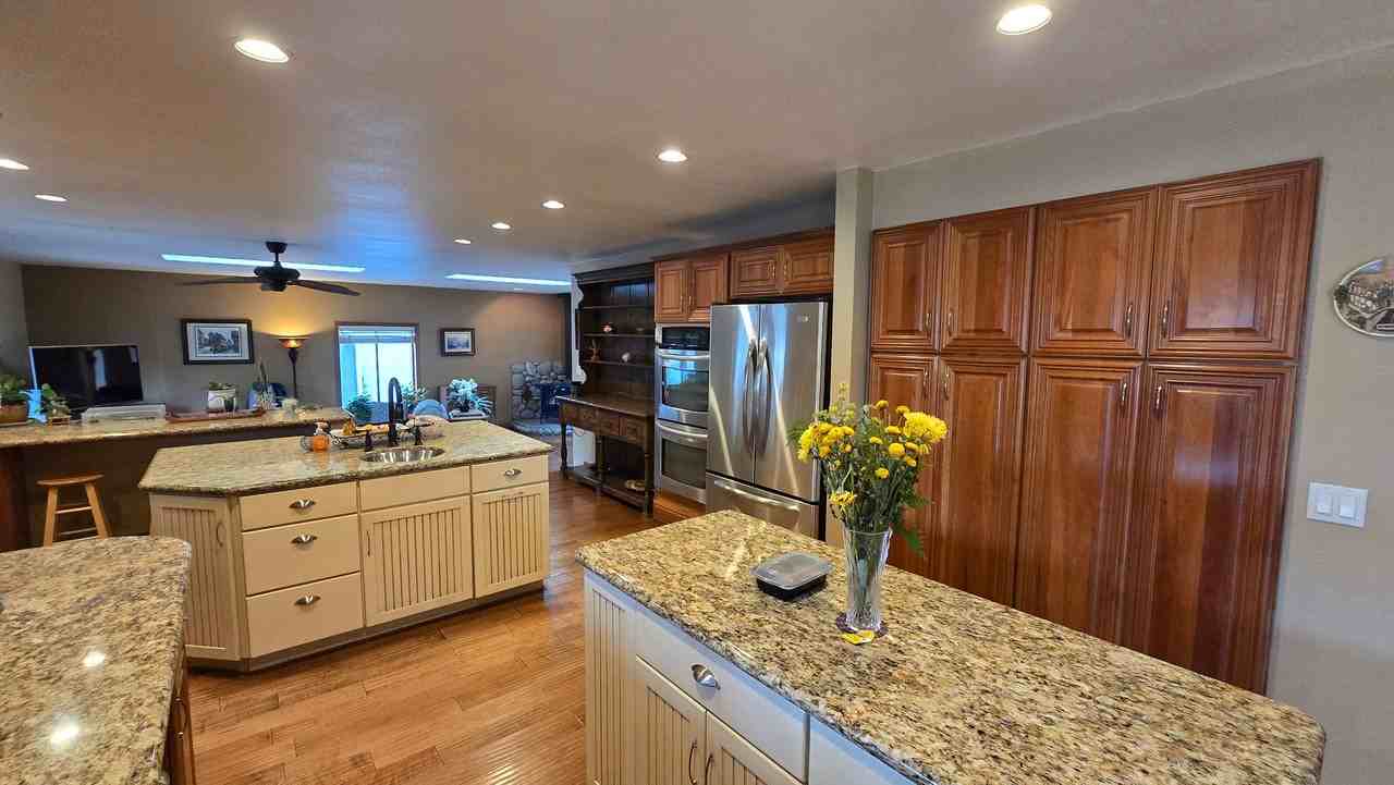 22882 Carriage Dr - Photo 7 of 50