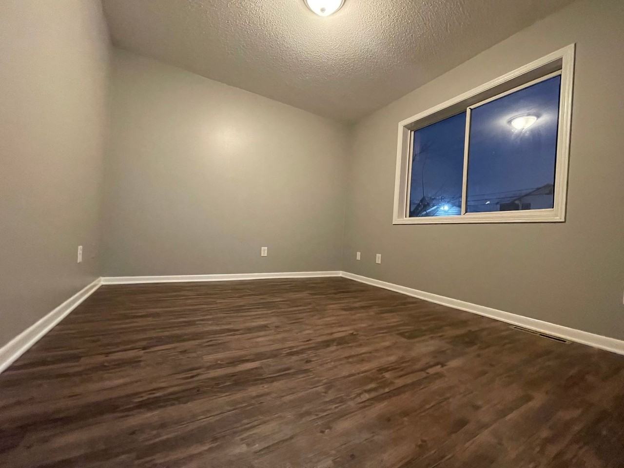 2912 Clinton Ave - Photo 6 of 9