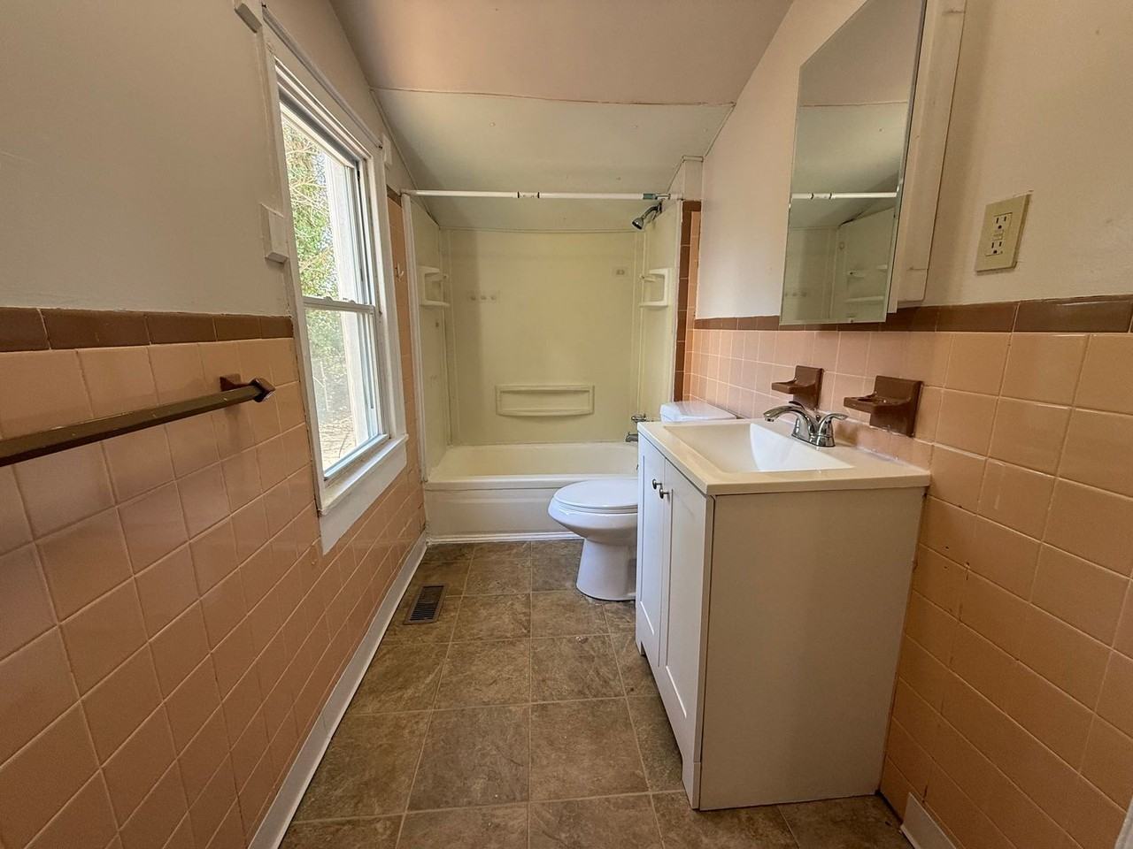 86-88 W. Commerce St - Photo 7 of 18