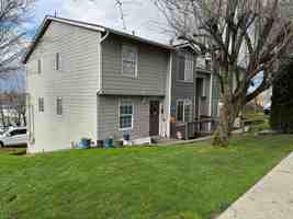 featured image of 1017 Crestview Ln