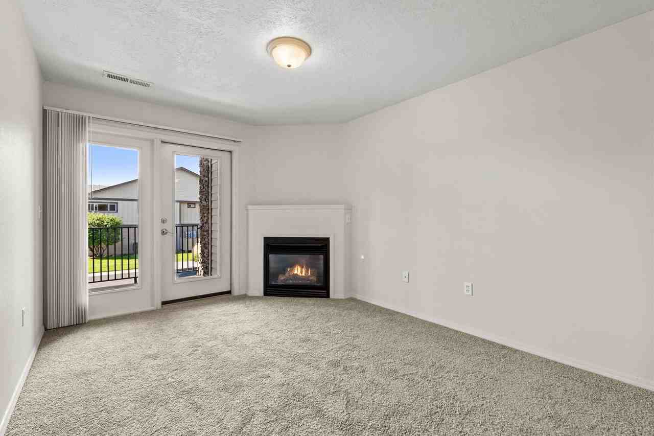 293 Nw Greenwood Ave - Photo 2 of 18