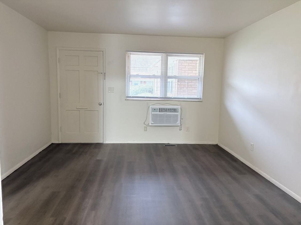 1140 Bishop Dr #C - Photo 3 of 9