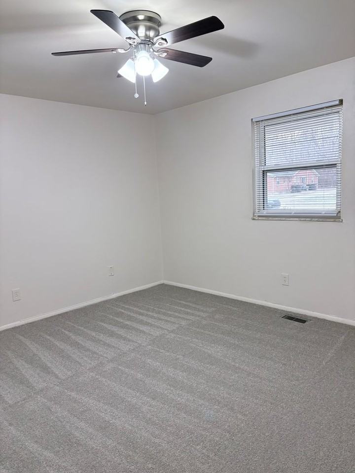 1140 Bishop Dr #C - Photo 6 of 9