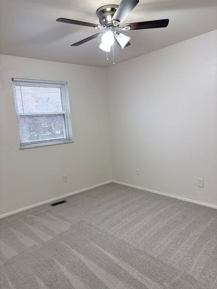 1140 Bishop Dr #C - Photo 7 of 9