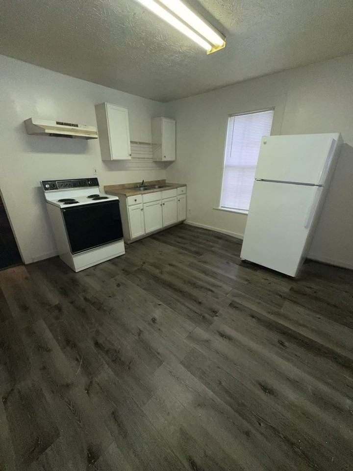 2916 Thomas St - Photo 2 of 6