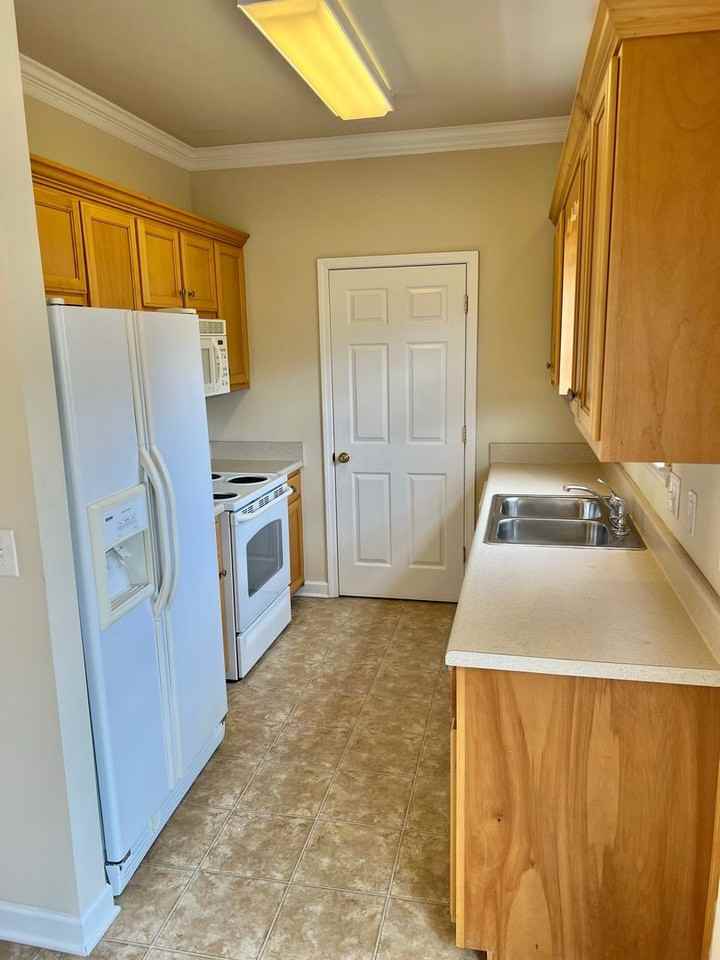 2271 Dewey Dr #3 - Photo 7 of 20