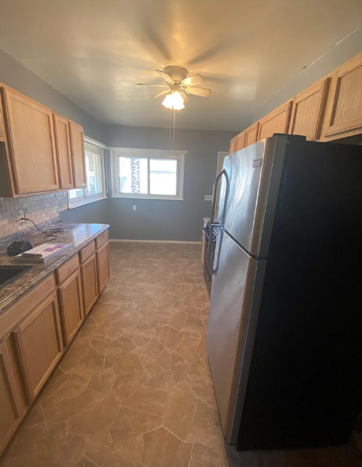 2220 Charles St - Photo 4 of 7