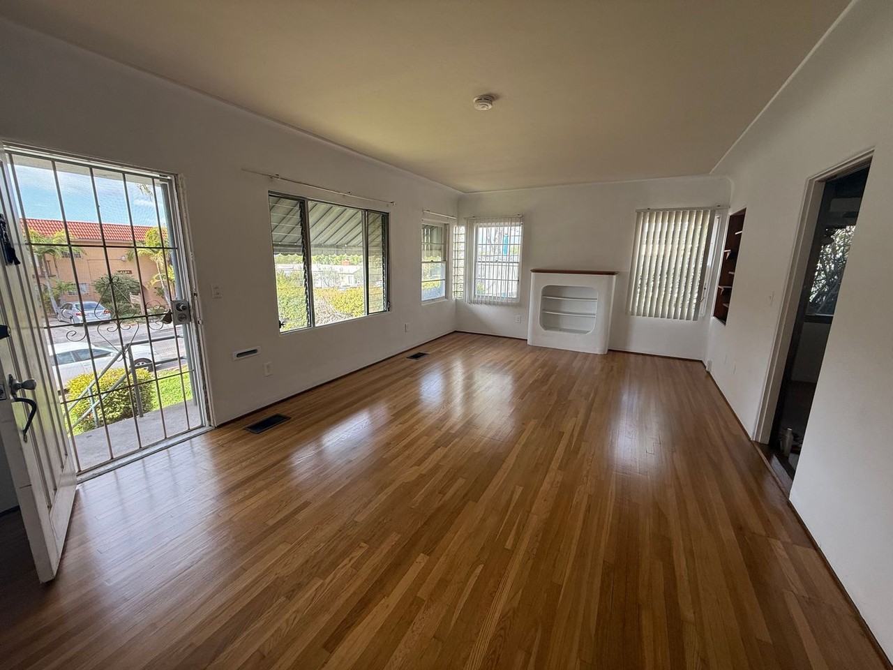 4531 56th St - Photo 3 of 11