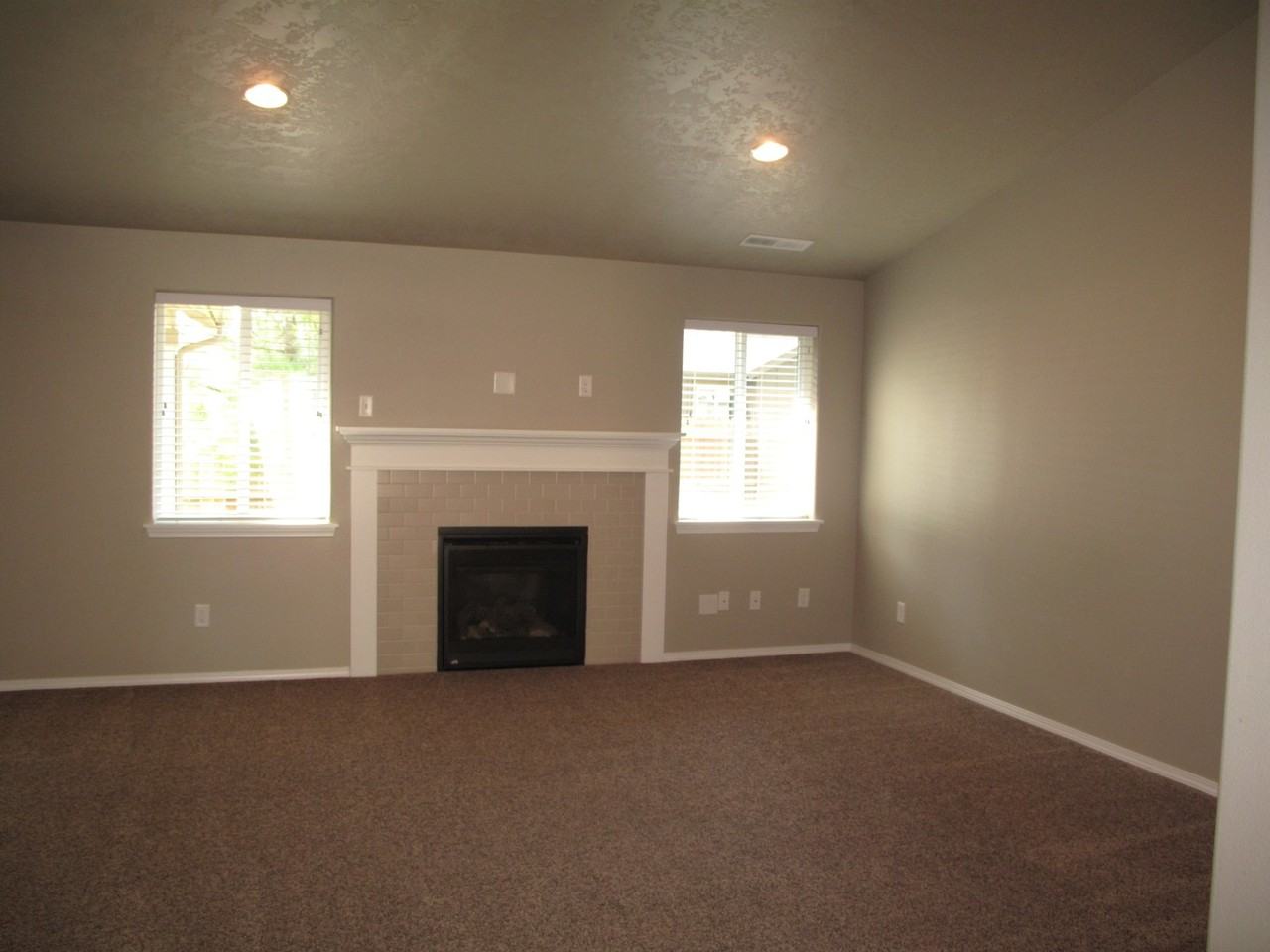 1171 W Hill Ave - Photo 2 of 12