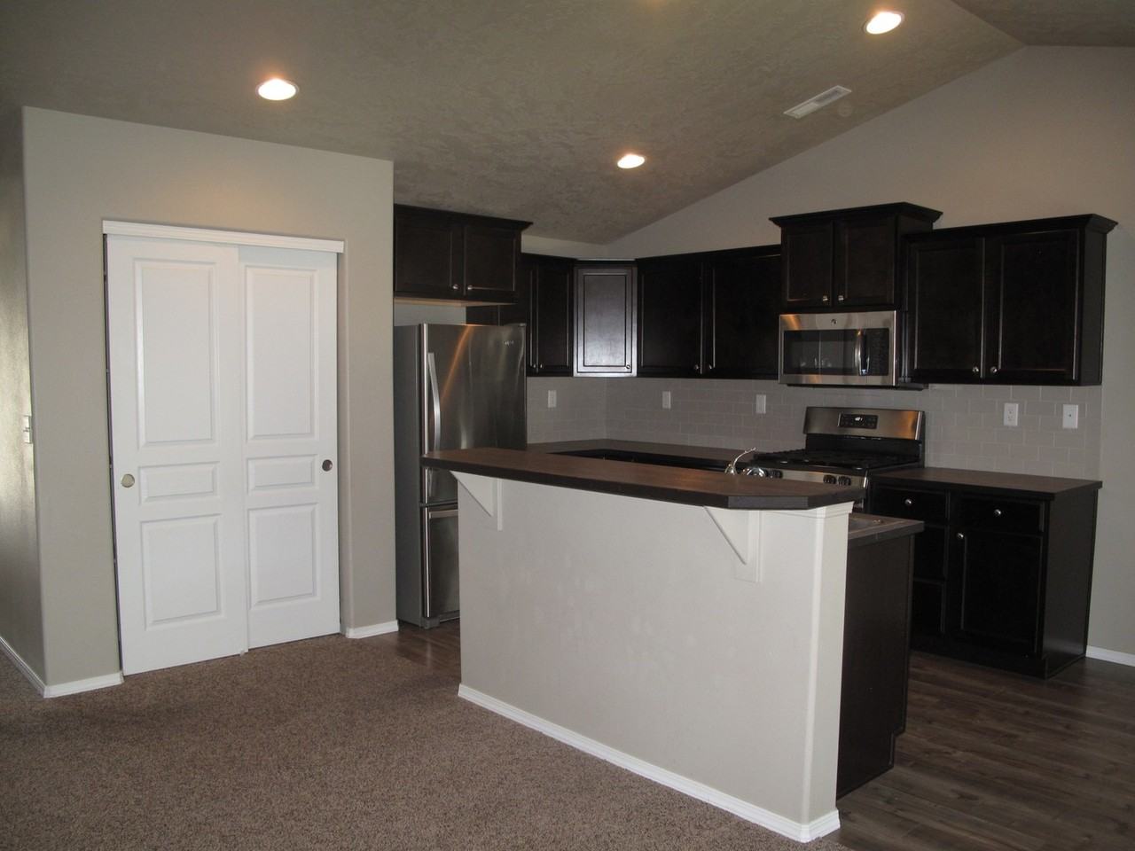 1171 W Hill Ave - Photo 3 of 12