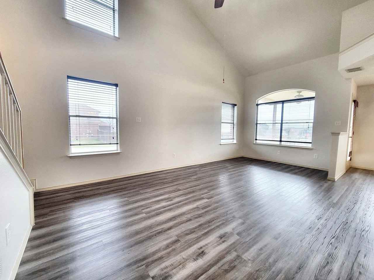 17400 Valentine Dr - Photo 6 of 31