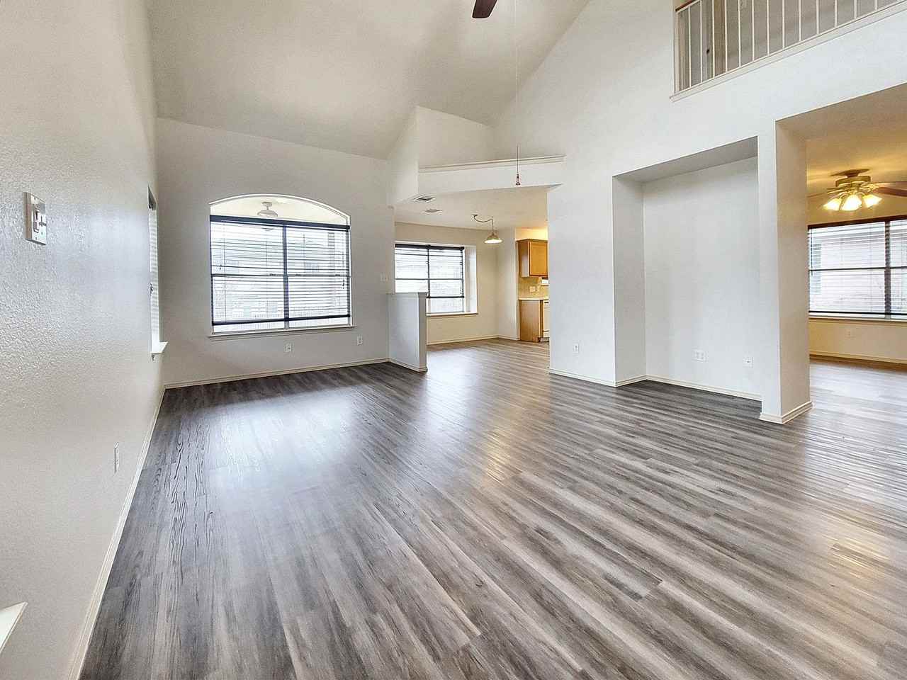 17400 Valentine Dr - Photo 7 of 31