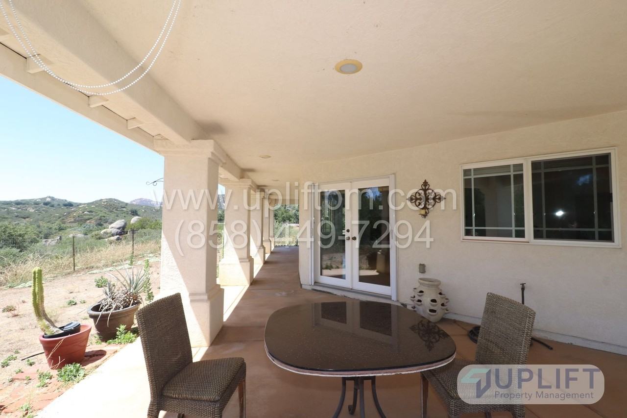 19308 Laurel Ln - Photo 2 of 17