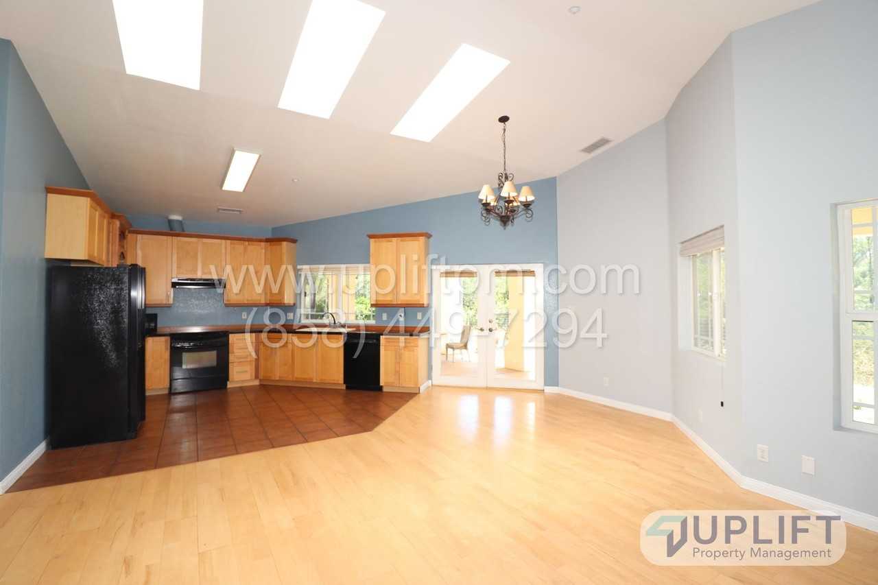 19308 Laurel Ln - Photo 6 of 17