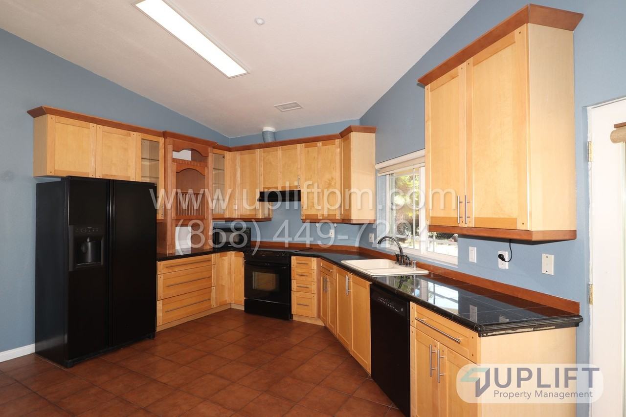 19308 Laurel Ln - Photo 7 of 17