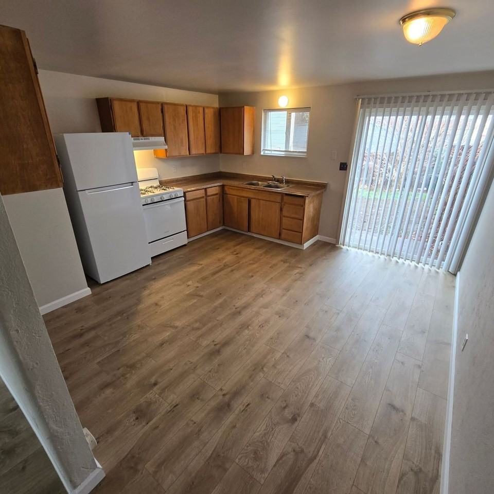 1501 Arthur St #3 - Photo 3 of 6