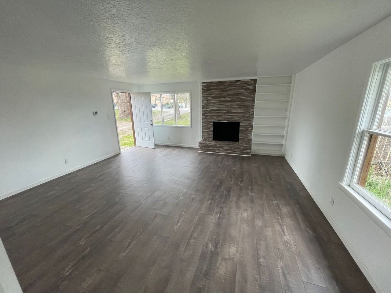 3916 Homedale Rd - Photo 2 of 10