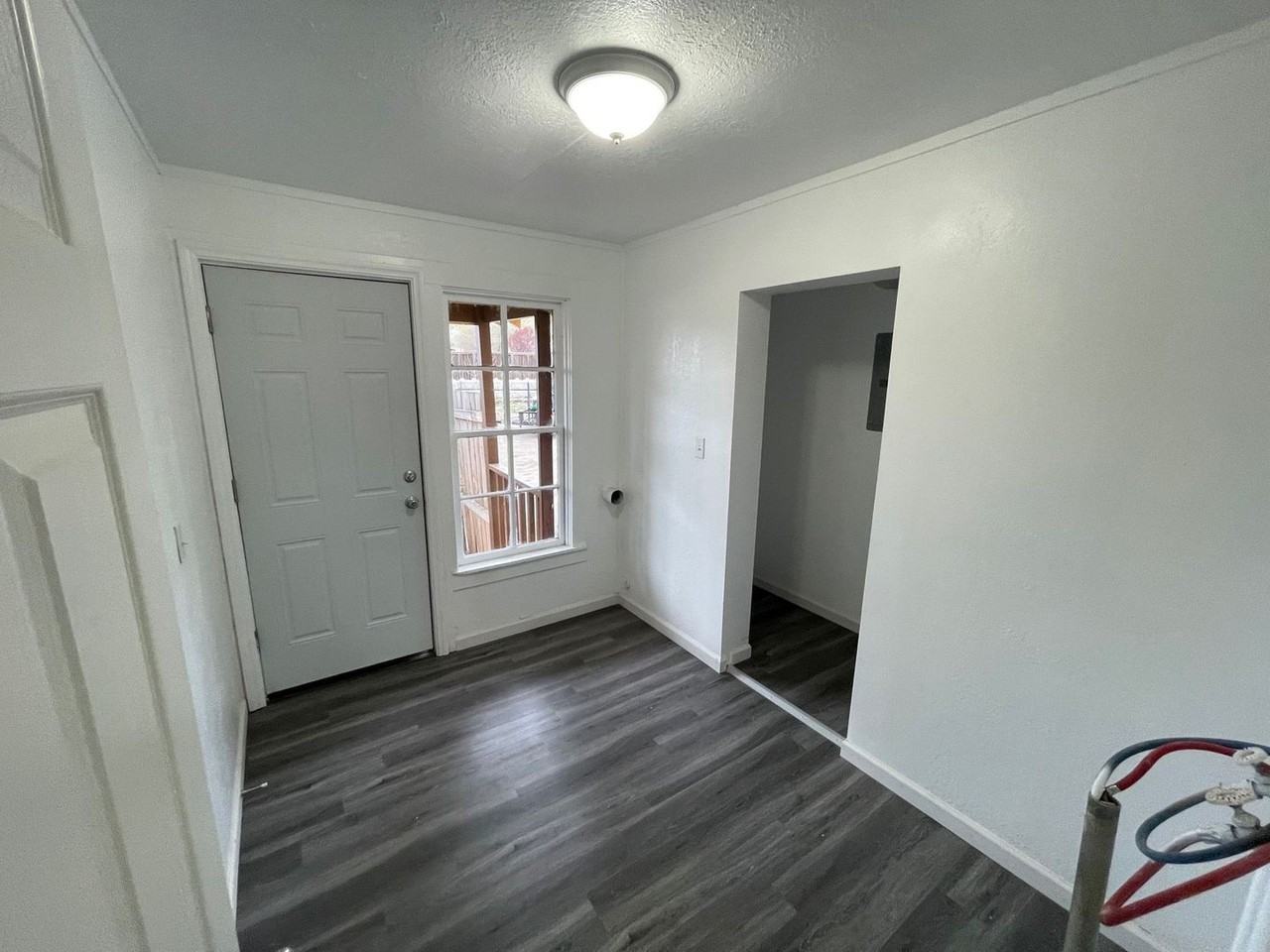 3916 Homedale Rd - Photo 6 of 10