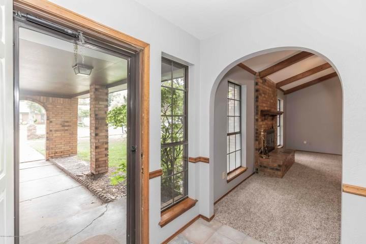 6910 Manor Cir - Photo 2 of 23