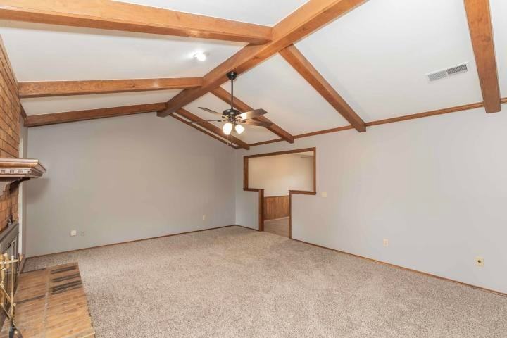 6910 Manor Cir - Photo 3 of 23