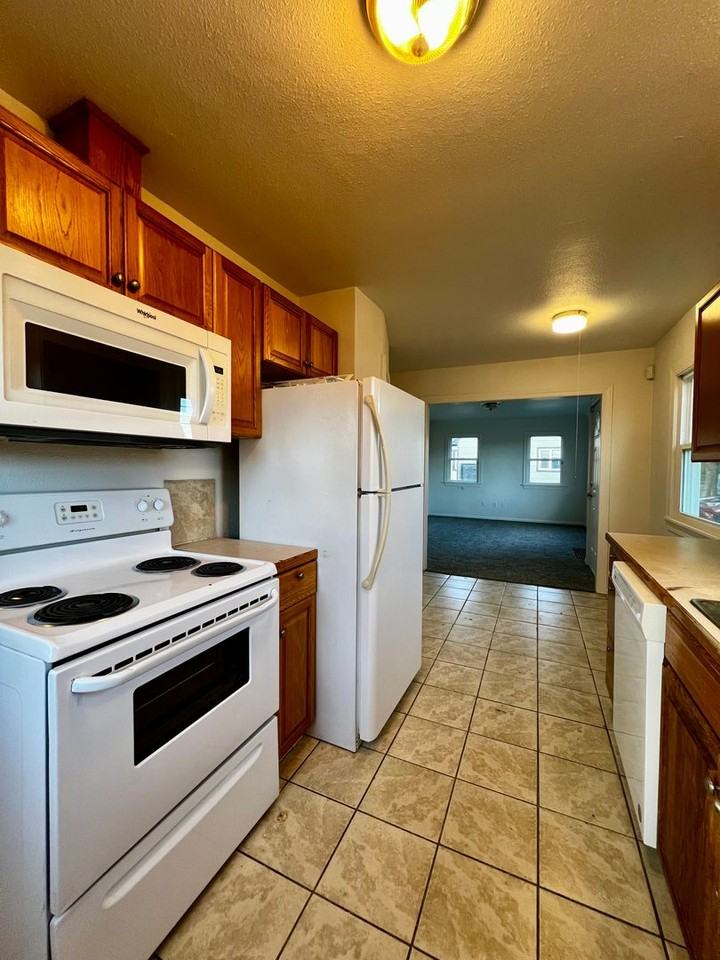 1408 S 3rd Ave - Photo 4 of 19