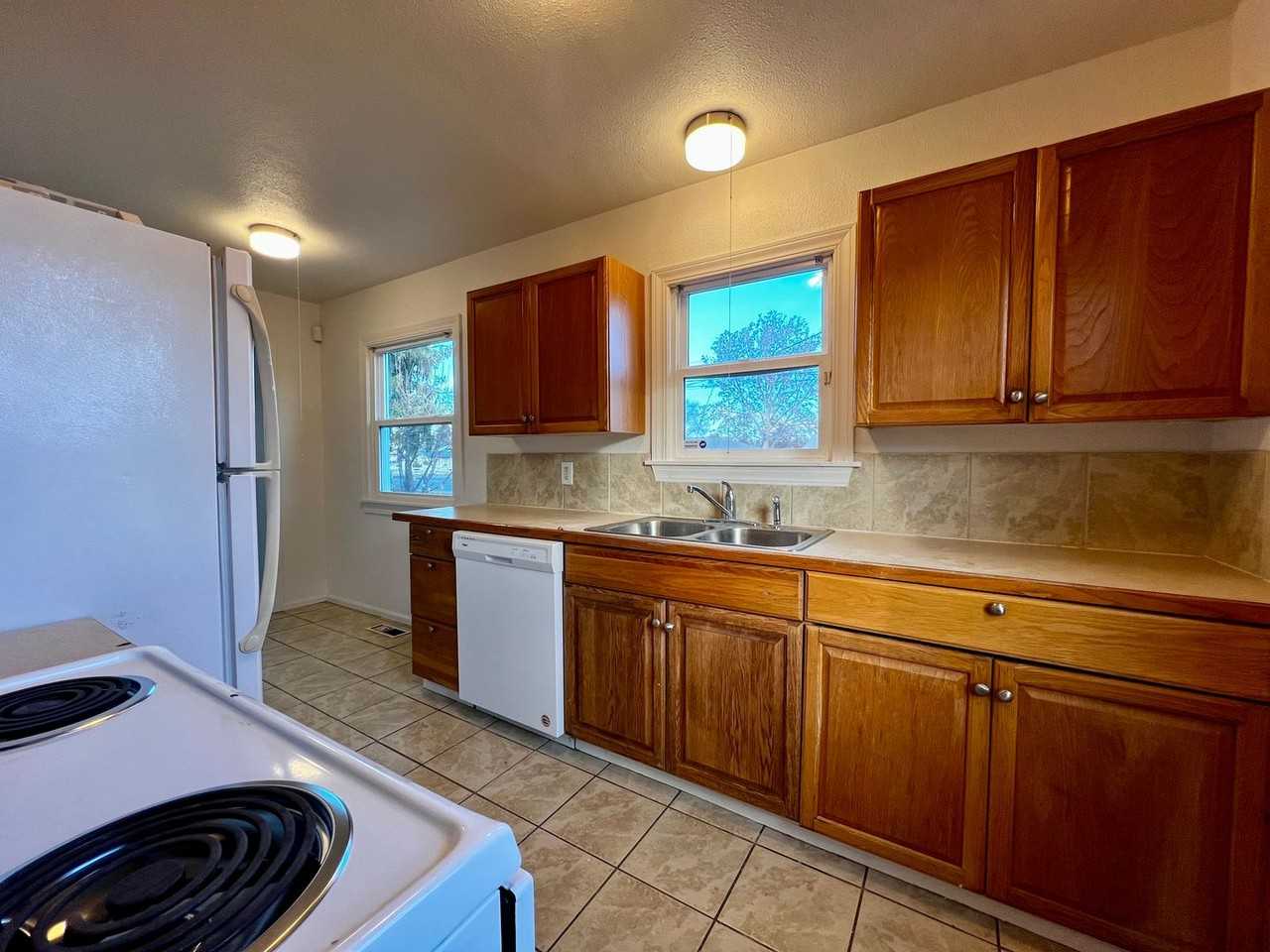 1408 S 3rd Ave - Photo 5 of 19