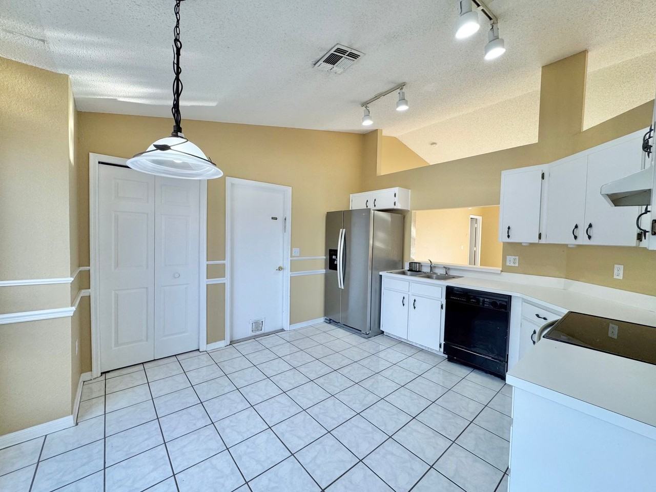 3511 Majesty Loop - Photo 3 of 36