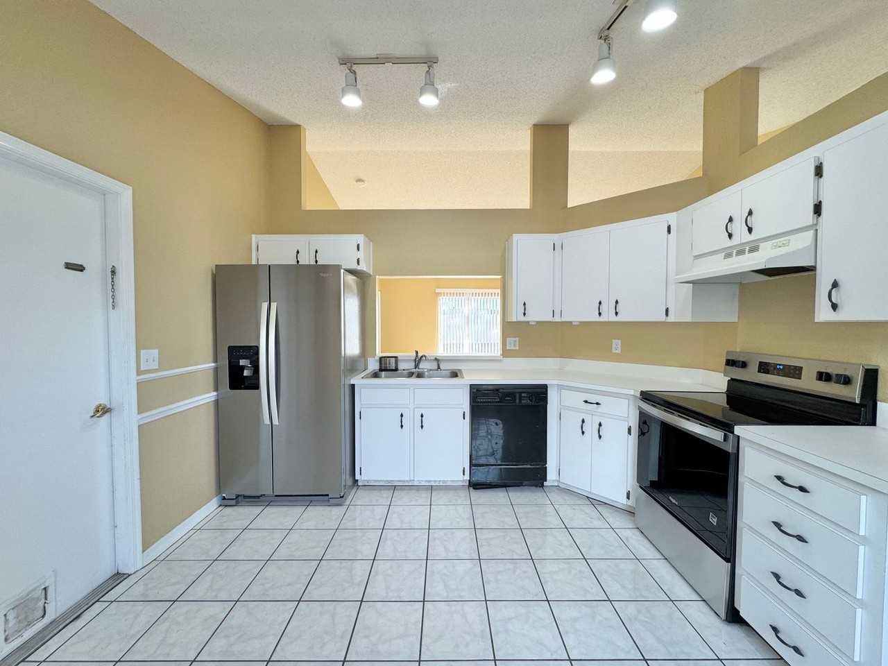 3511 Majesty Loop - Photo 6 of 36