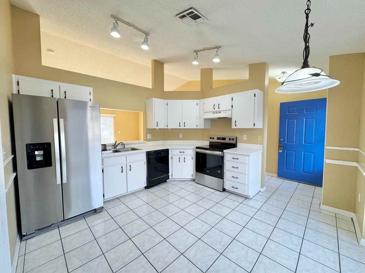 3511 Majesty Loop - Photo 7 of 36