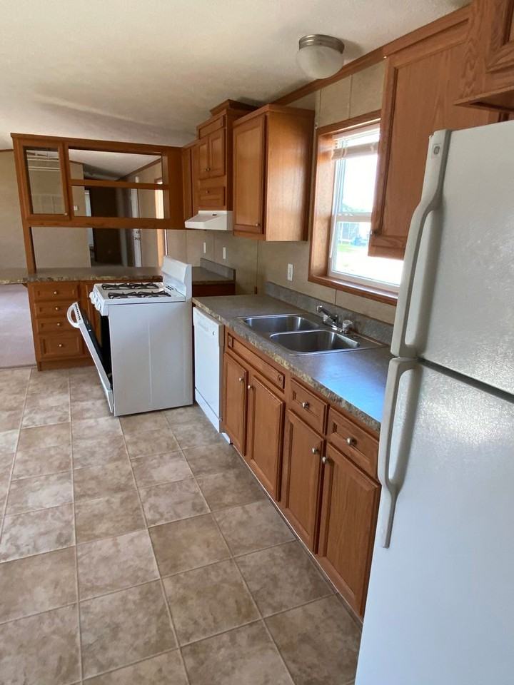 887 Cal Dr - Photo 5 of 9