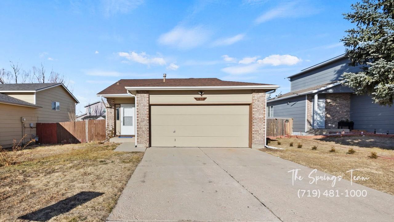 4761 Witches Hollow Ln - Photo 2 of 38