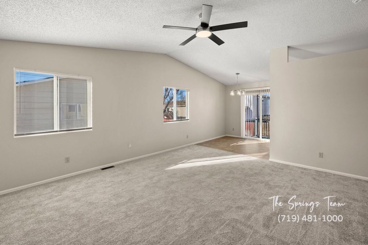 4761 Witches Hollow Ln - Photo 7 of 38