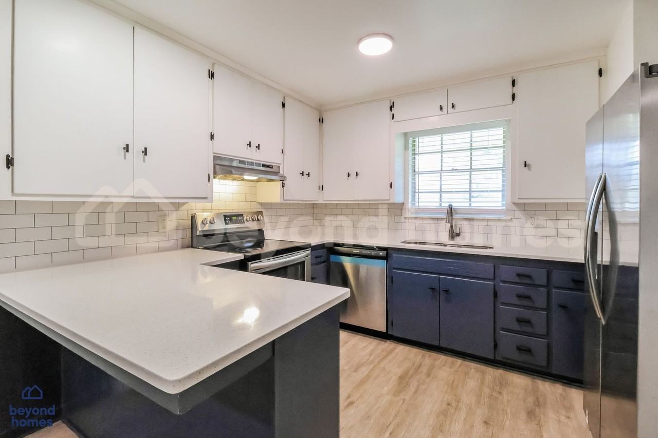 10006 Raymond Dr - Photo 4 of 26