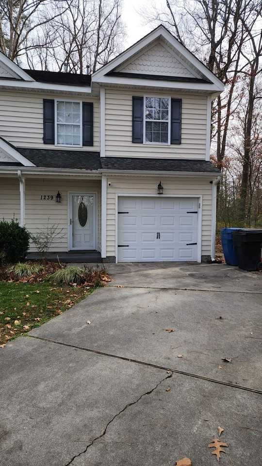 1239 Gunn Hall Dr - Photo 2 of 29